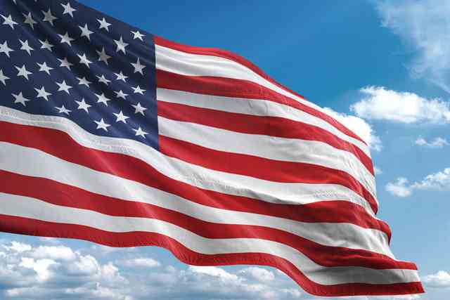 bandera usa flameante